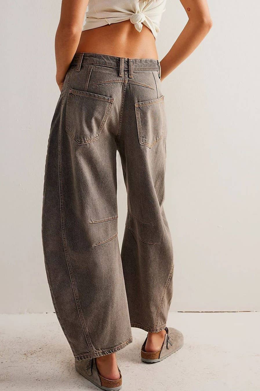 Slouchy Curved leg shape Barrel Jeans