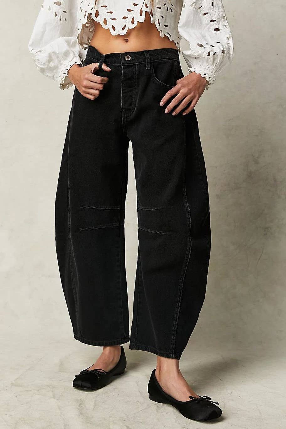 Slouchy Curved leg shape Barrel Jeans