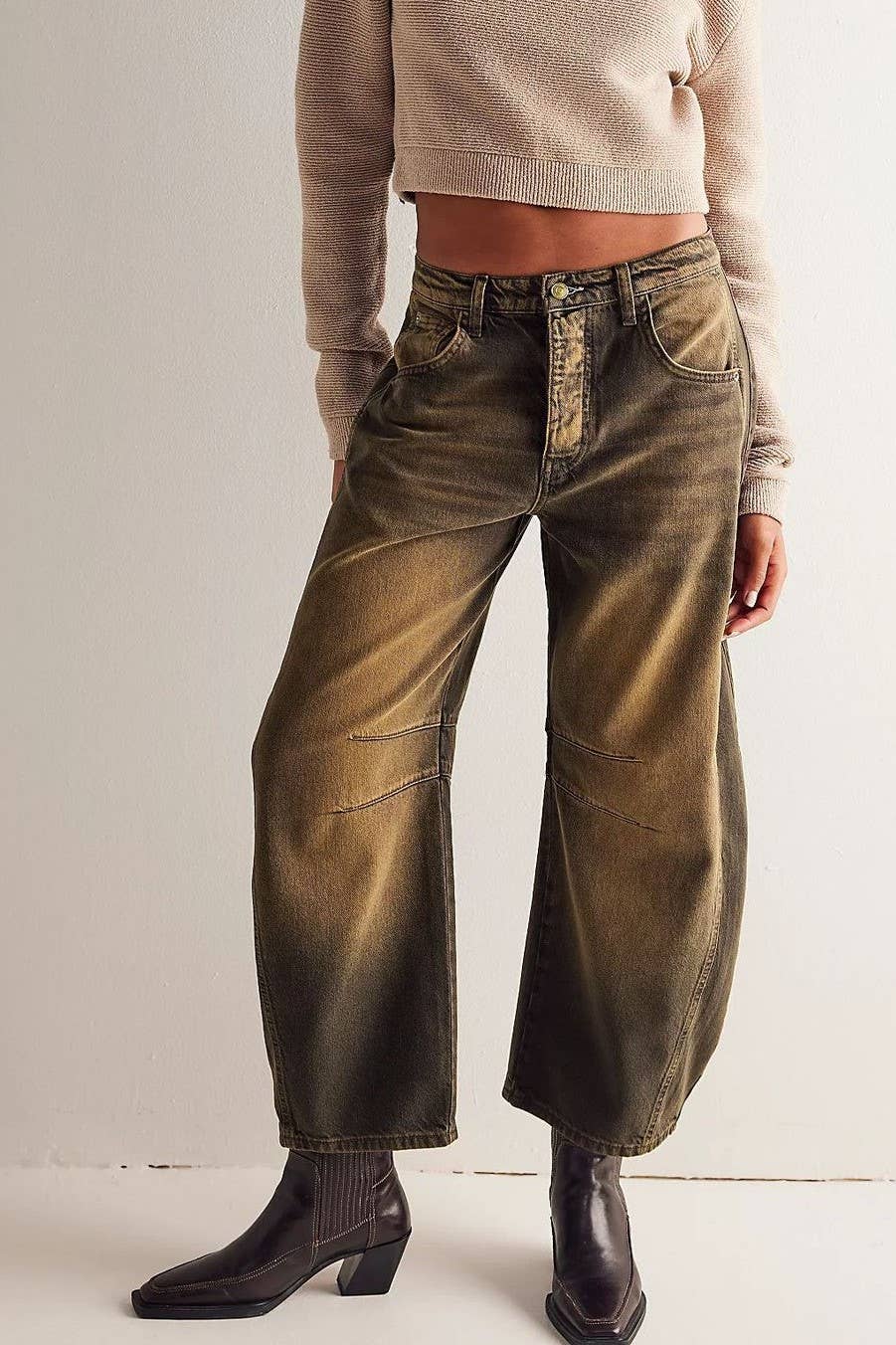 Slouchy Curved leg shape Barrel Jeans