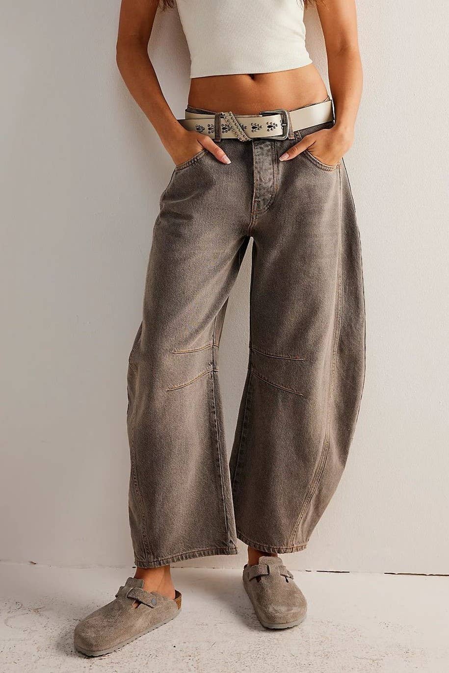 Slouchy Curved leg shape Barrel Jeans