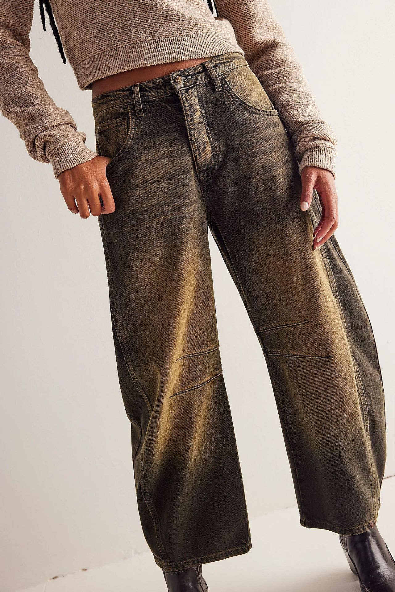 Slouchy Curved leg shape Barrel Jeans