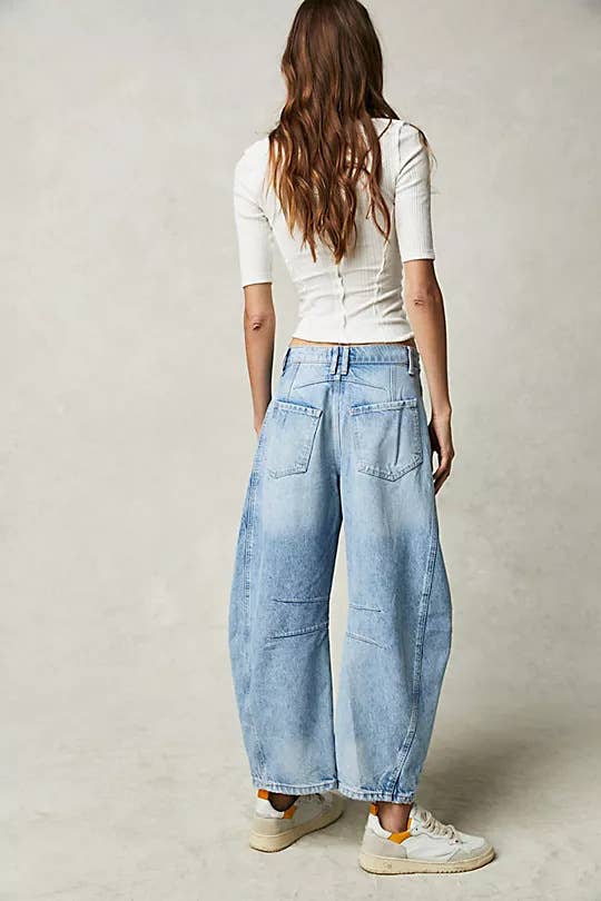 Slouchy Curved leg shape Barrel Jeans